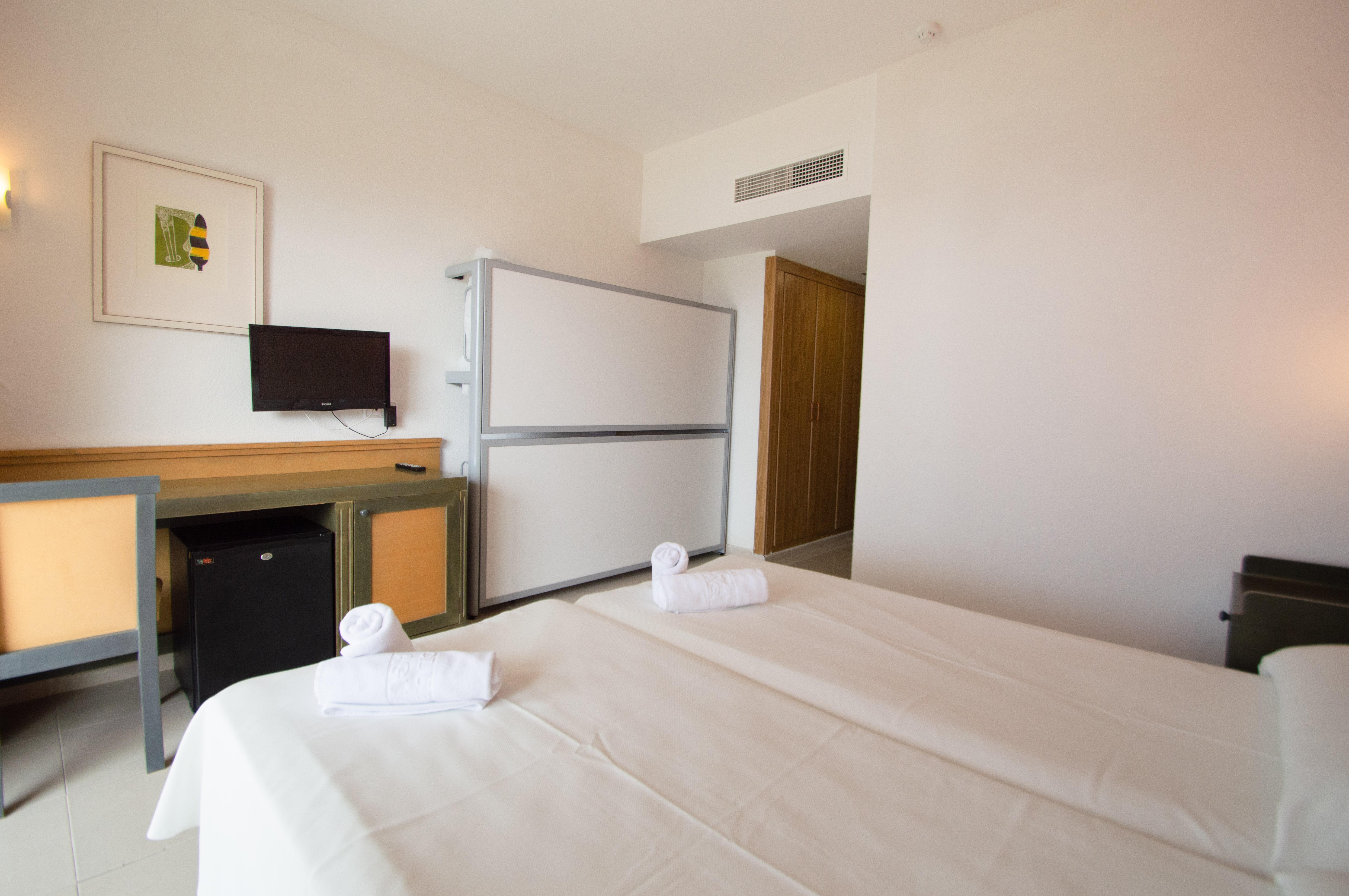 Club Hotel Aguamarina Arenal d'en Castell Esterno foto